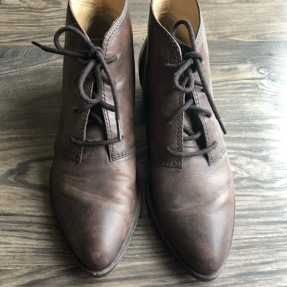 *SOLD* Frye Ruby Chukka Ankle Booties - Picture 3 of 6